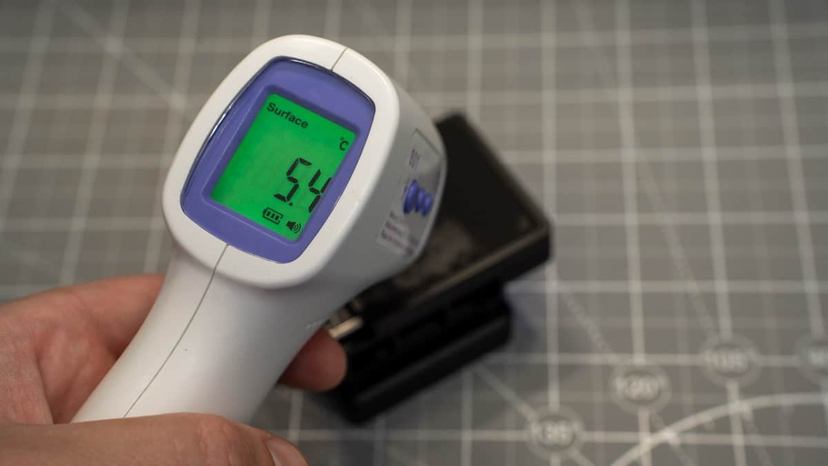 Thermal measurement showing stabilized cold plate temperature of 5.4°C during sustained bench operation