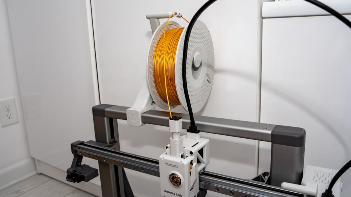 Direct-drive toolhead with closed-loop servo extruder and eddy current flow sensor