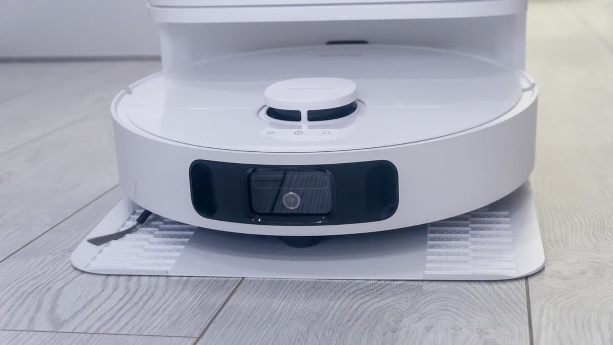 Dreame D20 Ultra robot vacuum docked in its automated all-in-one charging and cleaning station
