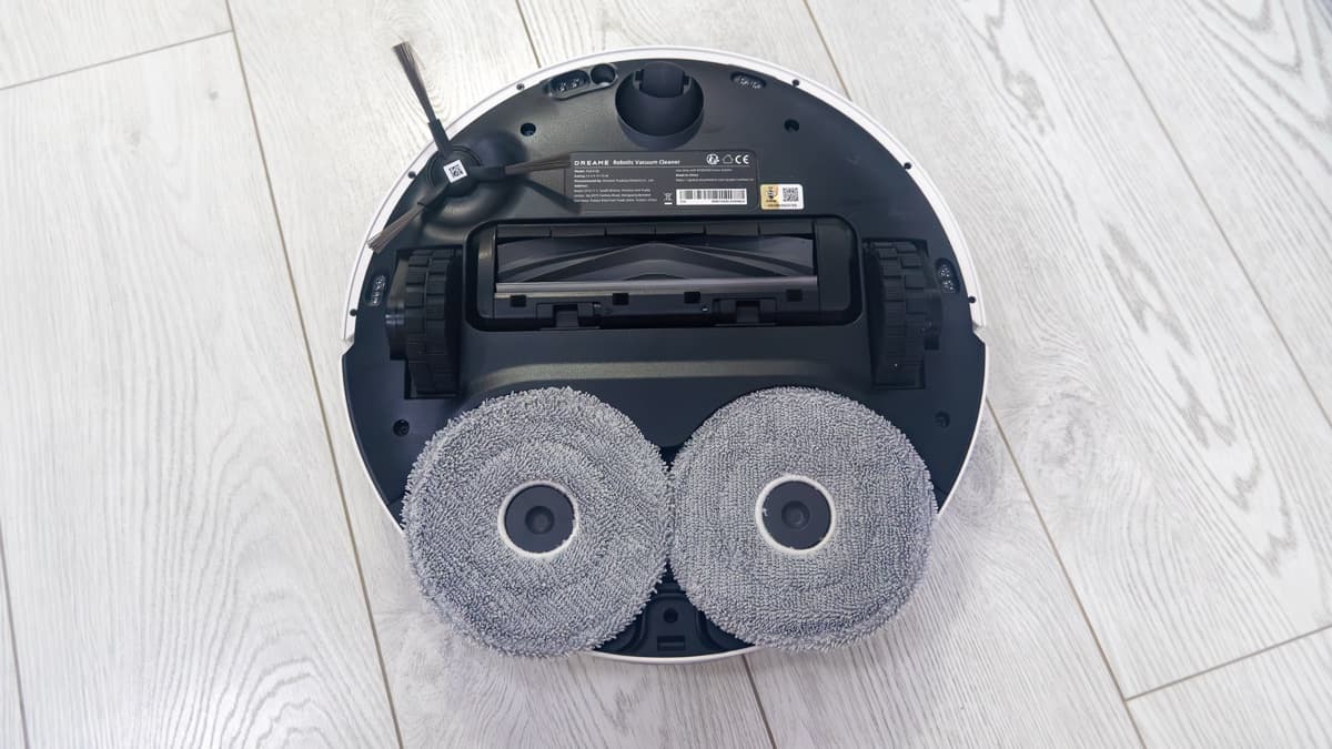 Underside of the Dreame D20 Ultra showing DuoScrub rotating mop pads, drive wheels, and brush assembly