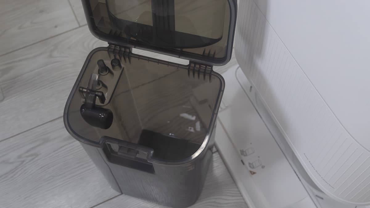 Top-access clean and wastewater reservoirs inside the multifunction docking station