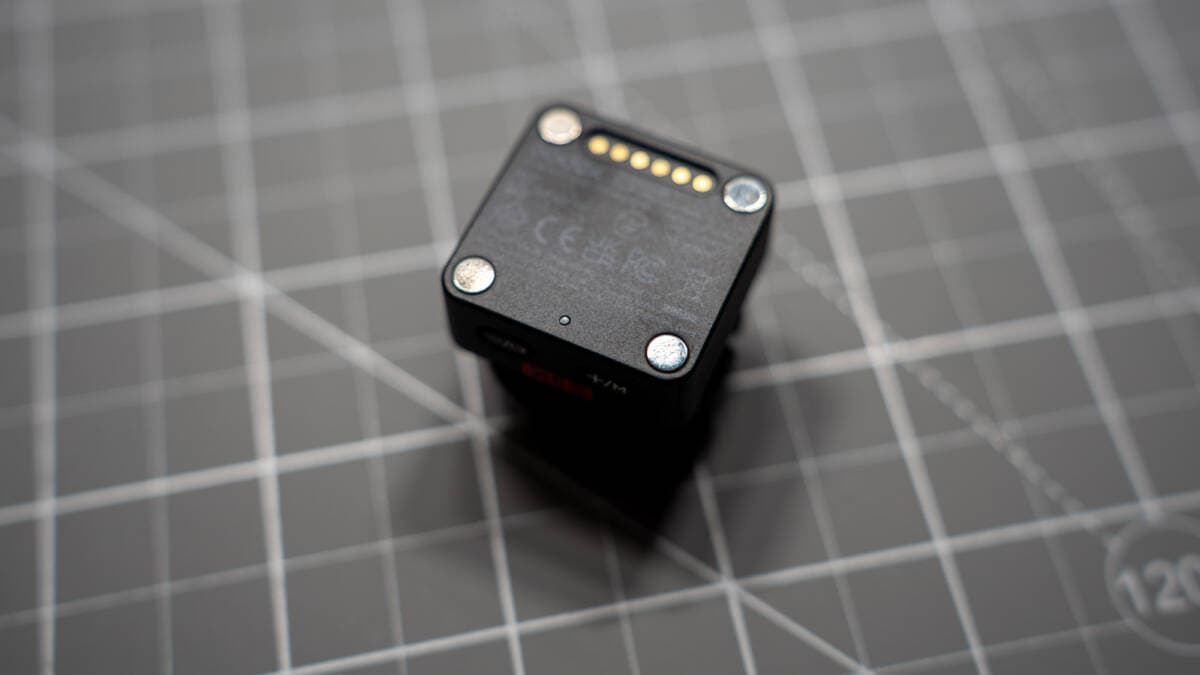 Magnetic mounting interface and gold-plated contact pins