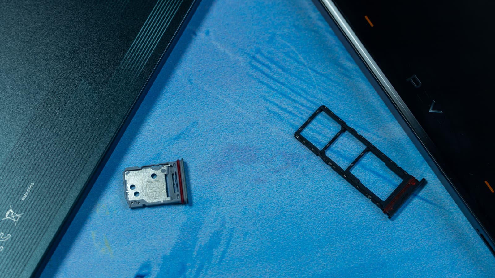 SIM trays compared: realme hybrid slot vs. TECNO triple-card tray — Photo: Sergey Kuznetsov
