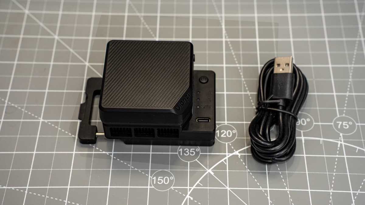 Ulanzi CU01 complete retail kit including thermoelectric cooler with spring clamp and USB-A to USB-C cable