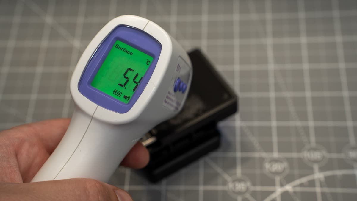 Thermal measurement showing stabilized cold plate temperature of 5.4°C during sustained bench operation