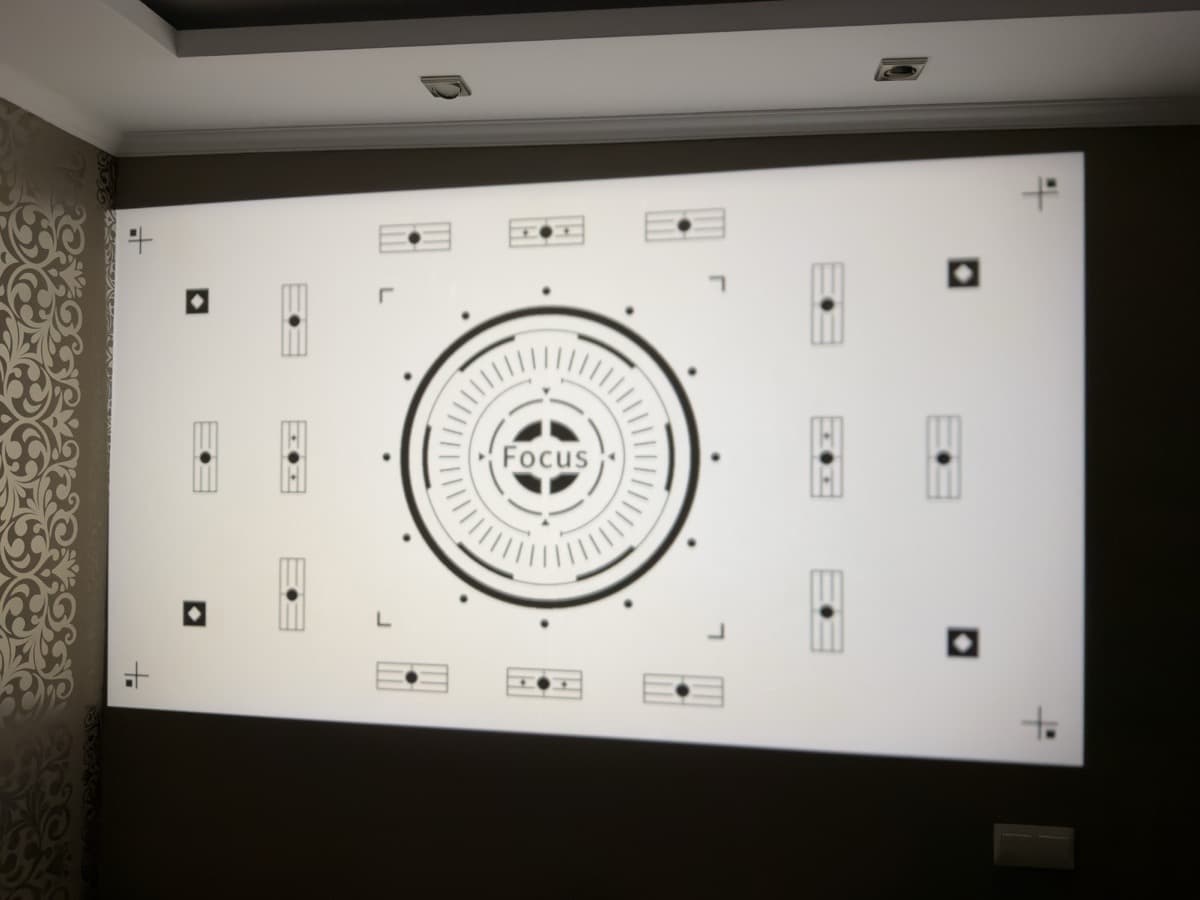 Precision resolution chart verifying edge-to-edge 1080p pixel sharpness and focus consistency across the frame